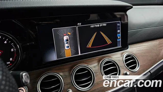Mercedes-Benz E-Class 2016 thumb 8