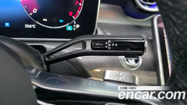 Mercedes-Benz C-Class 2023 thumb 2
