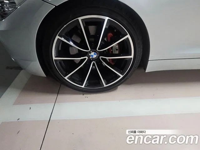 BMW Z4 2010 thumb 6