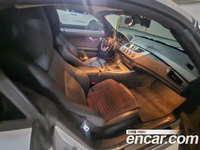 BMW Z4 2010 thumb 5