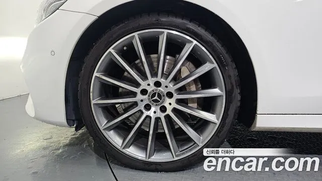 Mercedes-Benz E-Class 2020 thumb 3