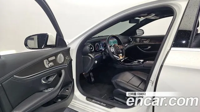 Mercedes-Benz E-Class 2020 thumb 10