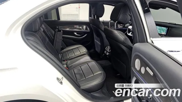 Mercedes-Benz E-Class 2020 thumb 8