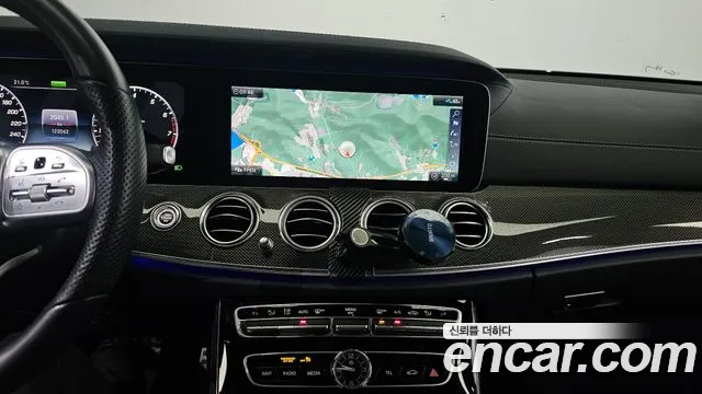 Mercedes-Benz E-Class 2020 thumb 11