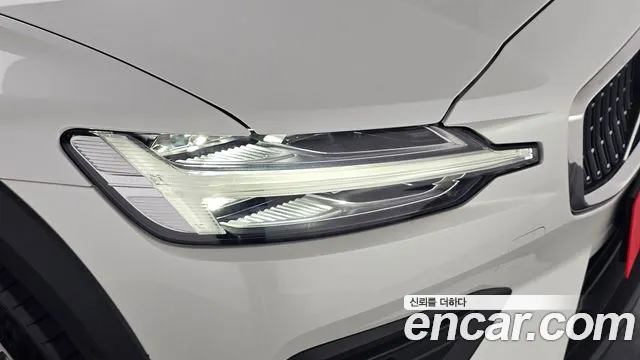 Volvo V60 Cross Country 2024 thumb 8