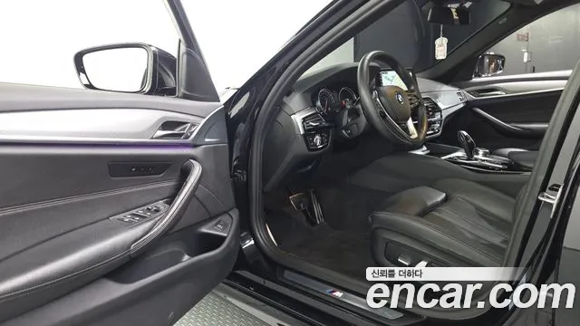 BMW 5 серии 2017 thumb 11