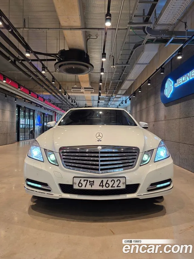 Mercedes-Benz E-Class 2011 thumb 8