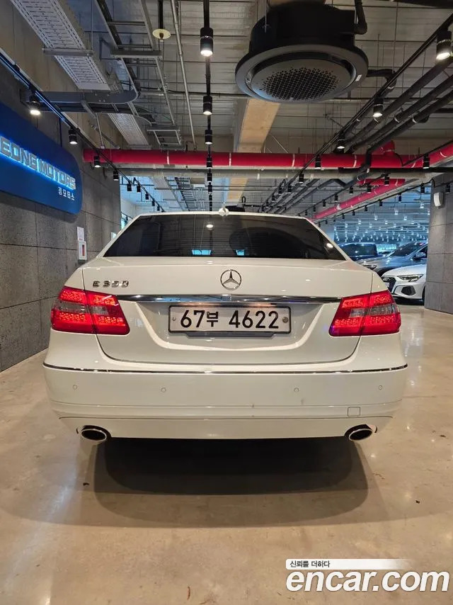 Mercedes-Benz E-Class 2011 thumb 6