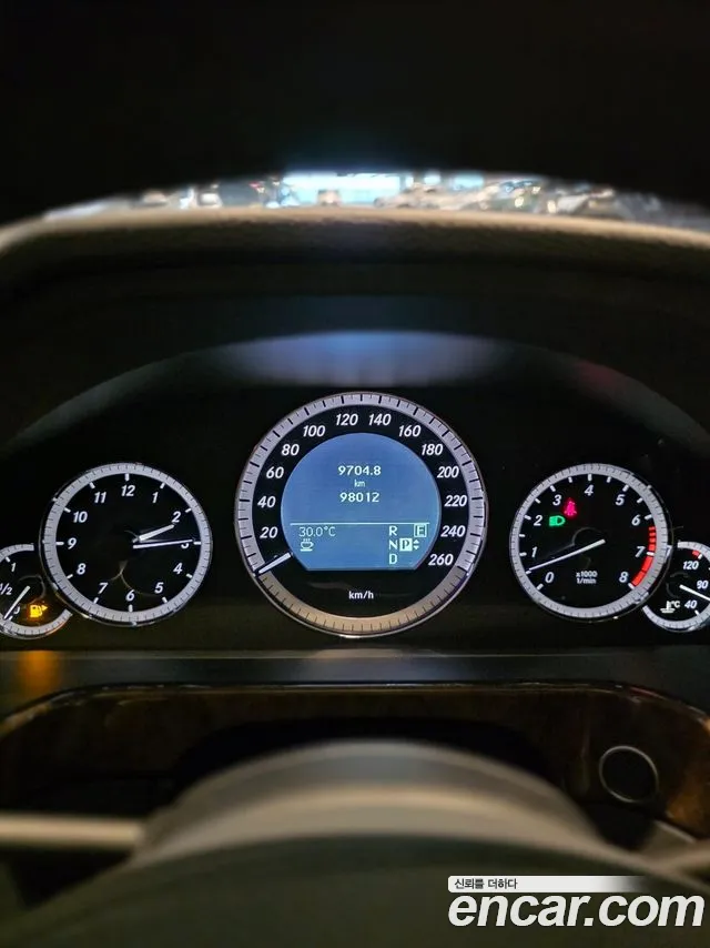 Mercedes-Benz E-Class 2011 thumb 10