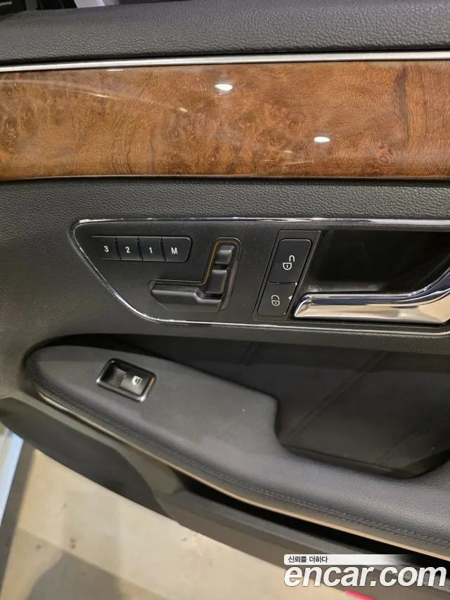 Mercedes-Benz E-Class 2011 thumb 9