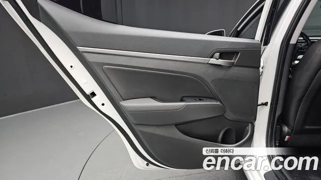 Hyundai Avante 2016 thumb 10