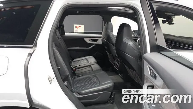 Audi Q7 2022 thumb 9