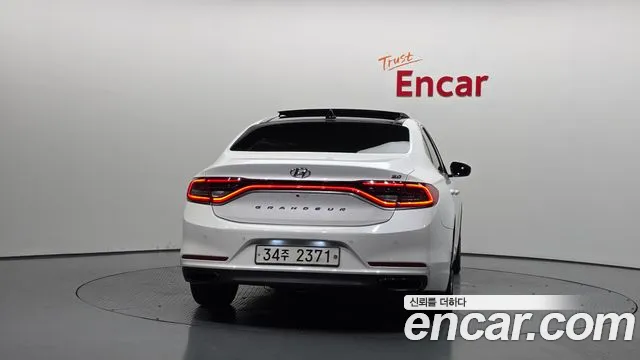 Hyundai Grandeur 2017 thumb 9