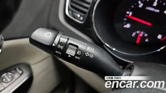Kia Carnival 2017 thumb 6