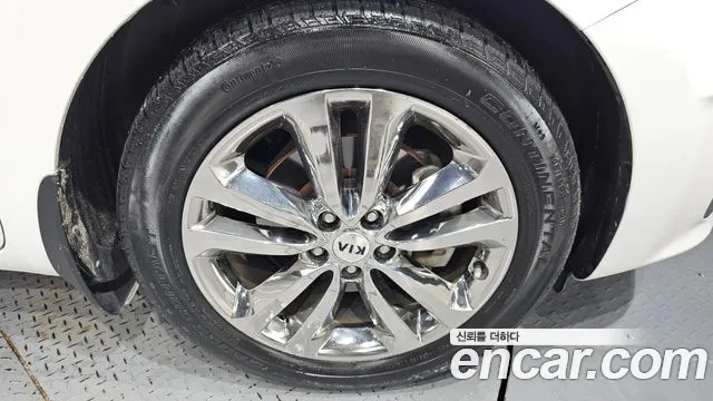 Kia Carnival 2017 thumb 2