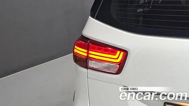 Kia Carnival 2017 thumb 8