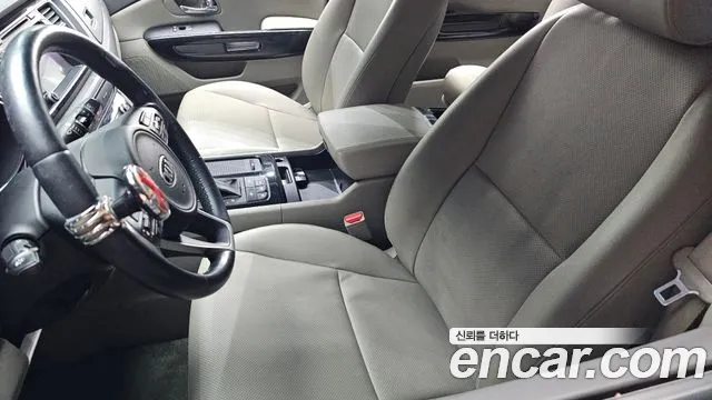 Kia Carnival 2017 thumb 9