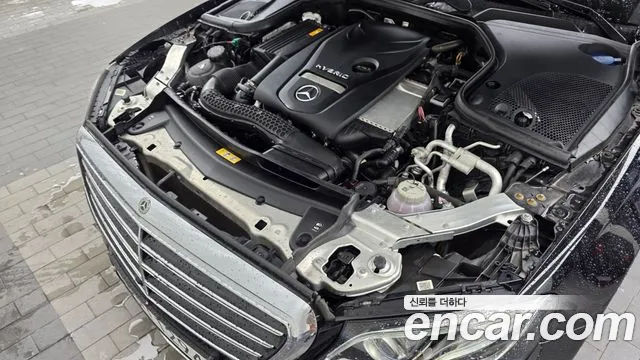 Mercedes-Benz E-Class 2019 thumb 11