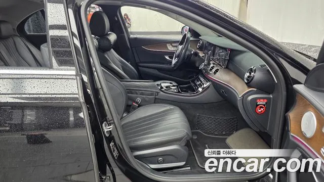 Mercedes-Benz E-Class 2019 thumb 7