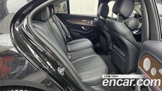 Mercedes-Benz E-Class 2019 thumb 9