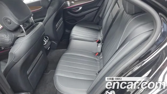 Mercedes-Benz E-Class 2019 thumb 3