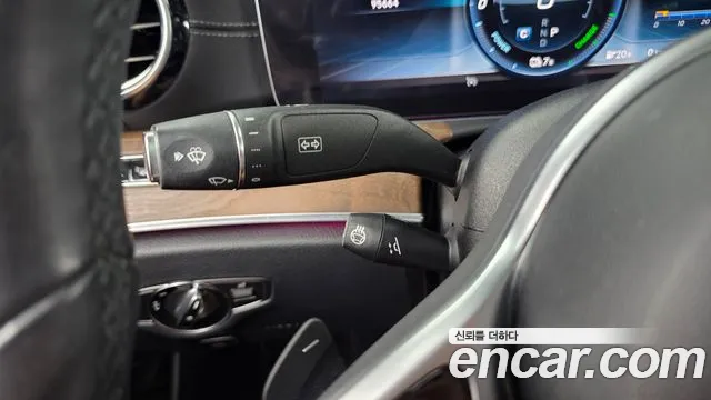 Mercedes-Benz E-Class 2019 thumb 10