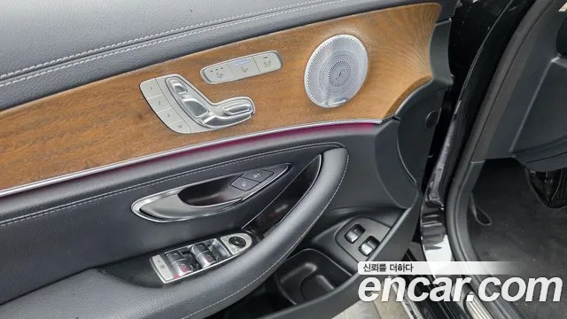 Mercedes-Benz E-Class 2019 thumb 5