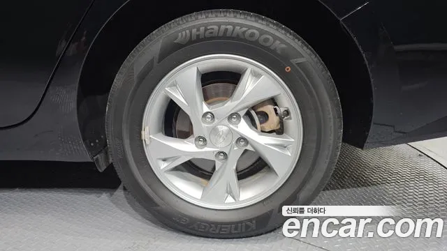 Hyundai Elantra 2022 thumb 3