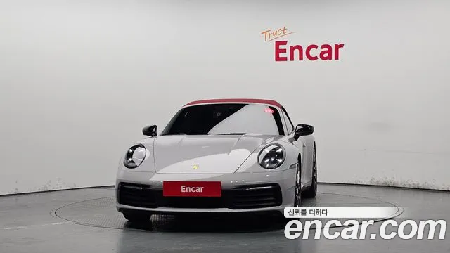 Porsche 911 2020 thumb 2