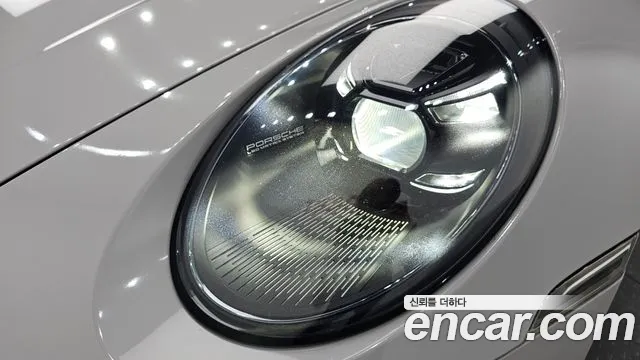 Porsche 911 2020 thumb 4