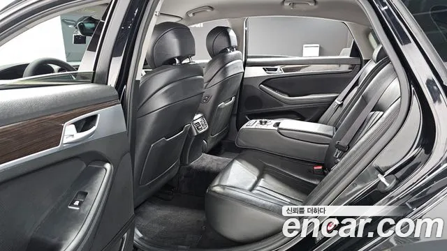 Genesis G80 2016 thumb 2