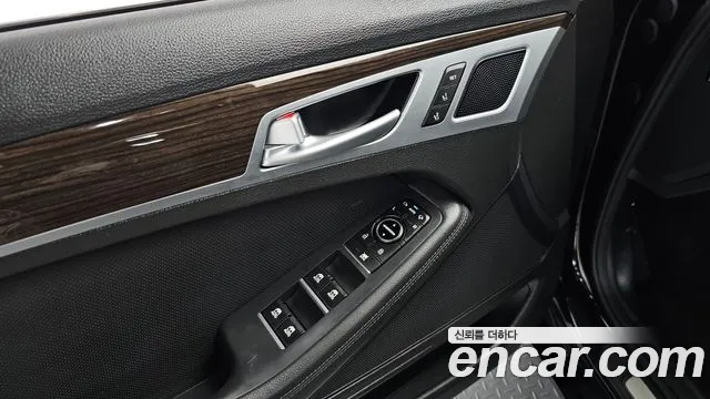 Genesis G80 2016 thumb 6