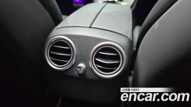 Mercedes-Benz C-Class 2023 thumb 9