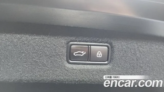 Genesis G90 2018 thumb 4