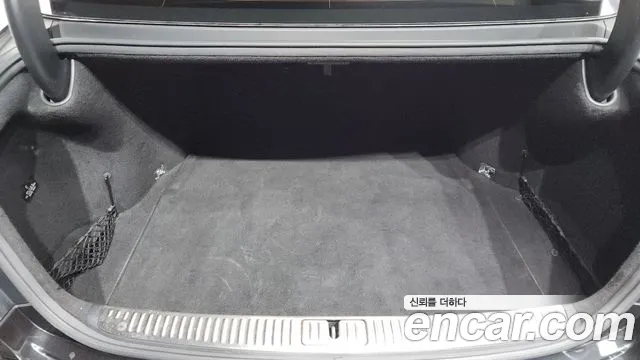 Genesis G90 2018 thumb 10