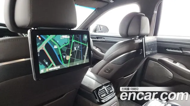 Genesis G90 2018 thumb 9