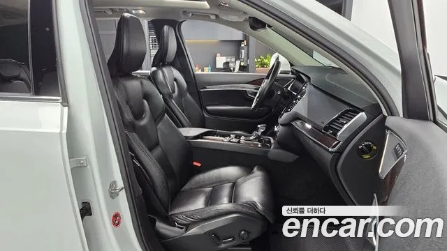 Volvo XC90 2018 thumb 9