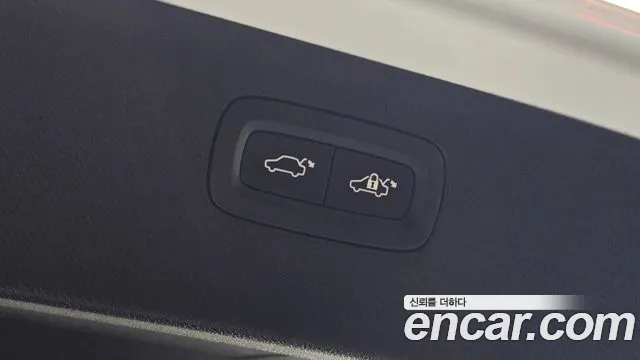 Volvo XC90 2018 thumb 10