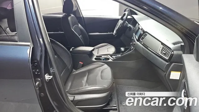Kia Niro 2017 thumb 11