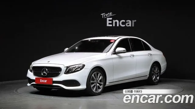 Mercedes-Benz E-Class 2019 thumb 12