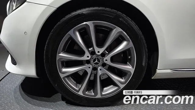 Mercedes-Benz E-Class 2019 thumb 11