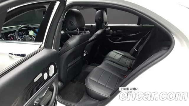Mercedes-Benz E-Class 2019 thumb 4