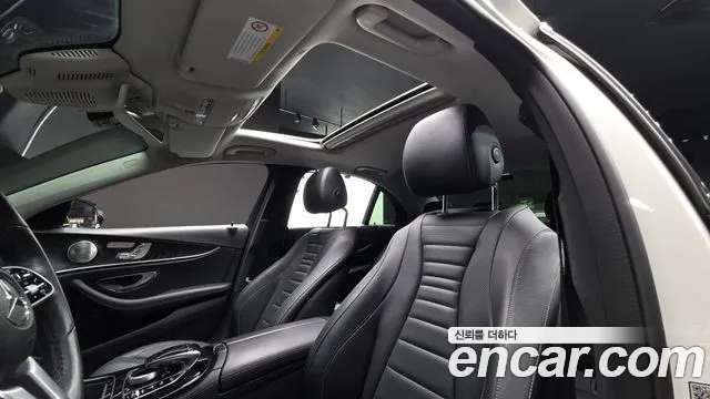 Mercedes-Benz E-Class 2019 thumb 3