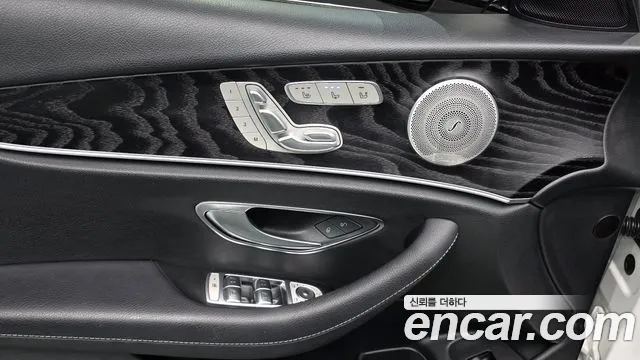 Mercedes-Benz E-Class 2019 thumb 8