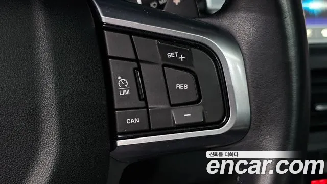 Land Rover Discovery Sport 2017 thumb 3