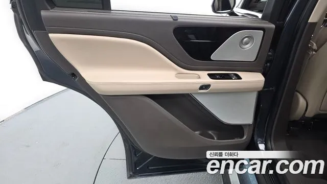 Lincoln Aviator 2022 thumb 2