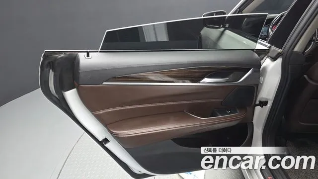 BMW 6 серии Gran Turismo 2019 thumb 11