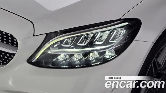 Mercedes-Benz C-Class 2020 thumb 12