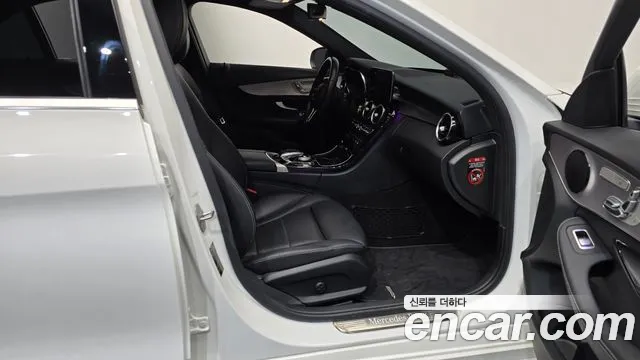 Mercedes-Benz C-Class 2020 thumb 3