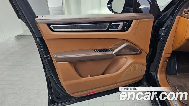 Porsche Cayenne 2019 thumb 9